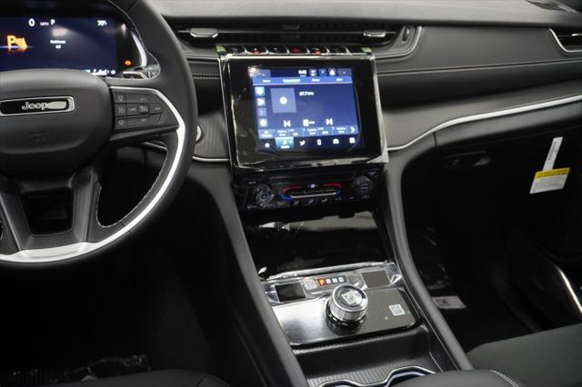 Photo of 2025 Bright White Jeep Grand Cherokee L