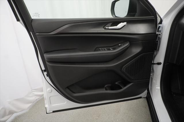 Photo of 2025 Bright White Jeep Grand Cherokee L