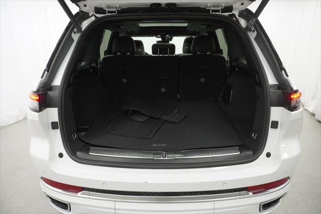 Photo of 2023 Bright White Clearcoat Jeep Grand Cherokee