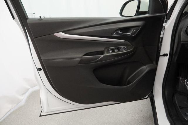 Photo of 2022 Summit White Chevrolet Bolt EUV
