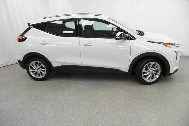 Photo of 2022 Summit White Chevrolet Bolt EUV
