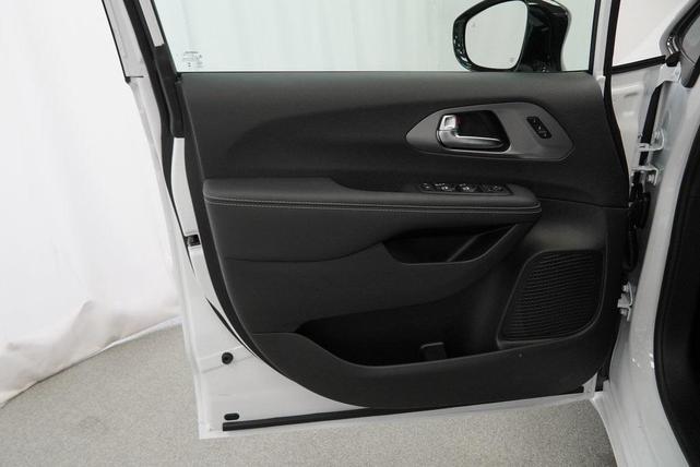 Photo of 2026 Bright White Chrysler Pacifica