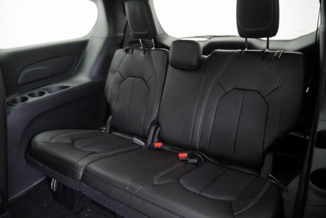 Photo of 2026 Bright White Chrysler Pacifica