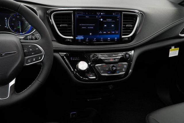 Photo of 2026 Bright White Chrysler Pacifica