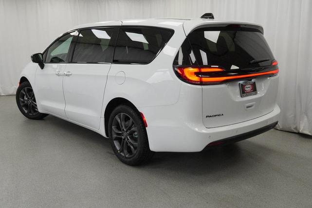 Photo of 2026 Bright White Chrysler Pacifica