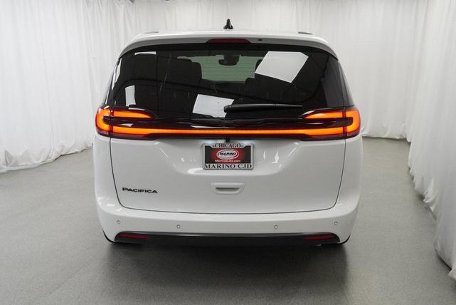 Photo of 2026 Bright White Chrysler Pacifica