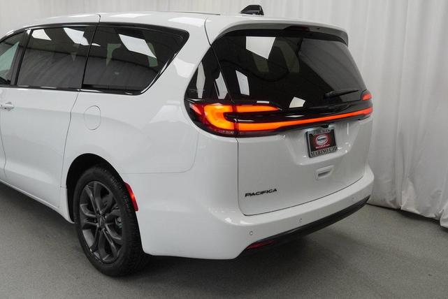 Photo of 2026 Bright White Chrysler Pacifica