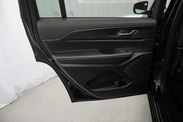 Photo of 2025 Diamond Black Jeep Grand Cherokee L