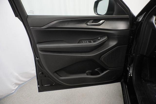 Photo of 2025 Diamond Black Jeep Grand Cherokee L