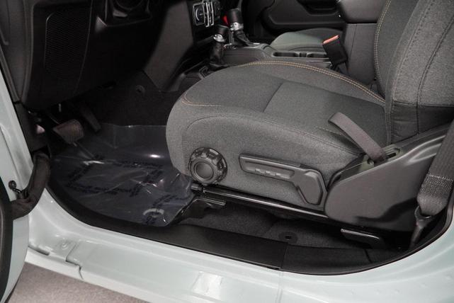 Photo of 2024 Earl Clearcoat Jeep Wrangler