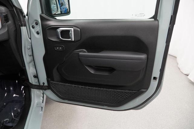 Photo of 2024 Earl Clearcoat Jeep Wrangler