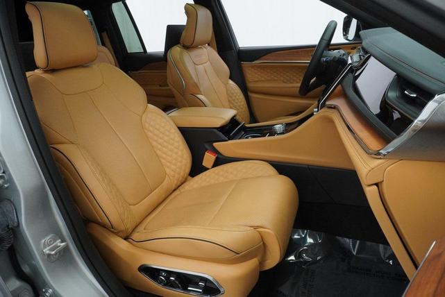 Photo of 2023 Silver Zynith Jeep Grand Cherokee 4xe
