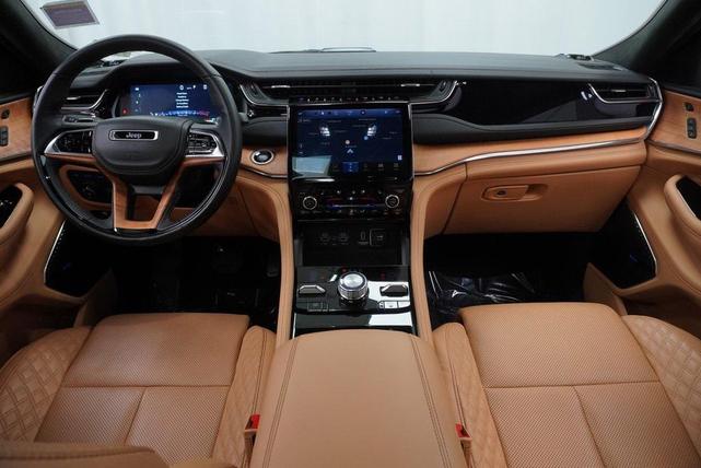 Photo of 2023 Silver Zynith Jeep Grand Cherokee 4xe