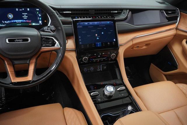 Photo of 2023 Silver Zynith Jeep Grand Cherokee 4xe