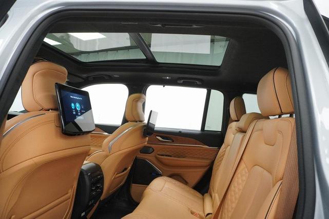 Photo of 2023 Silver Zynith Jeep Grand Cherokee 4xe