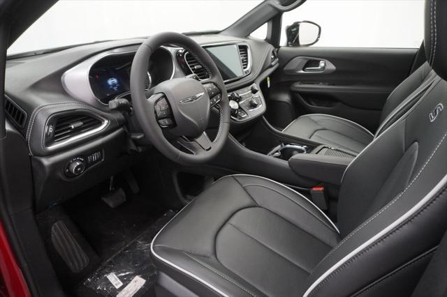 Photo of 2025 Pearl Chrysler Pacifica Hybrid