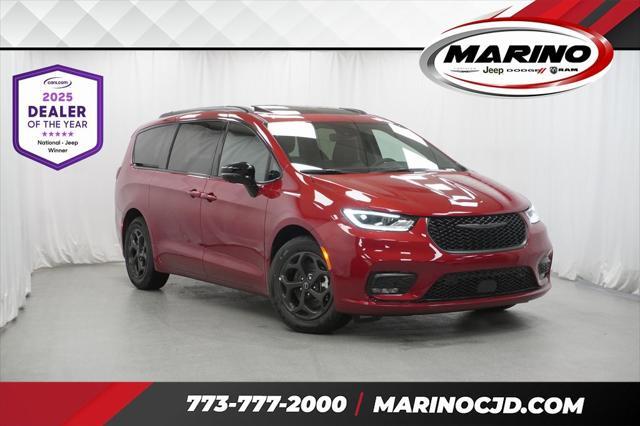 Photo of 2025 Pearl Chrysler Pacifica Hybrid