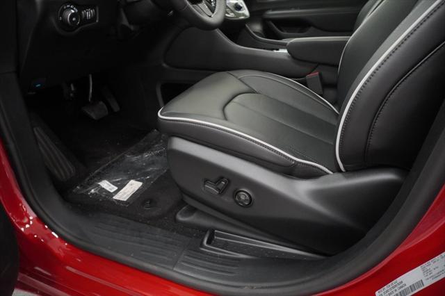 Photo of 2025 Pearl Chrysler Pacifica Hybrid