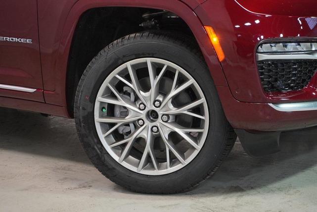 Photo of 2023 Velvet Red Pearlcoat Jeep Grand Cherokee 4xe