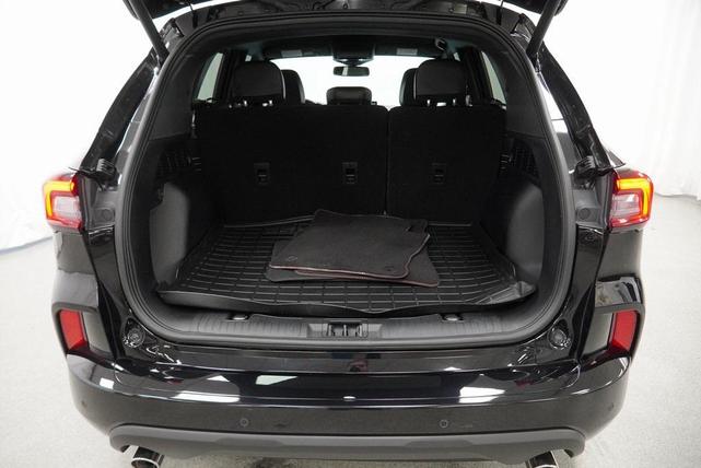 Photo of 2023 AGATE BLACK METALLIC Ford Escape