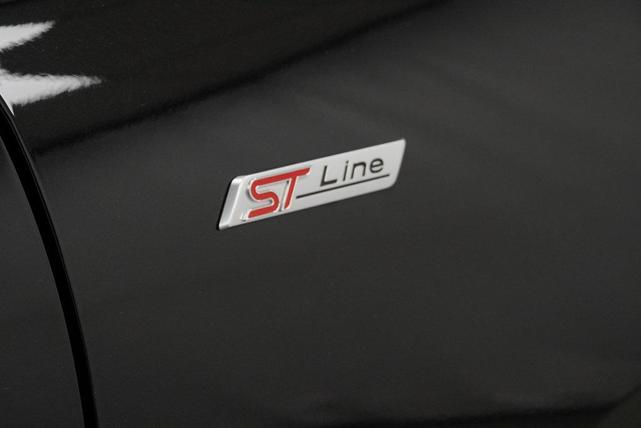 Photo of 2023 AGATE BLACK METALLIC Ford Escape