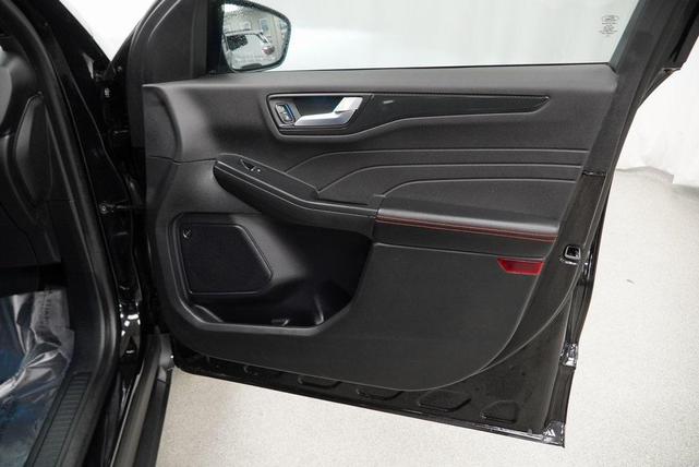 Photo of 2023 AGATE BLACK METALLIC Ford Escape