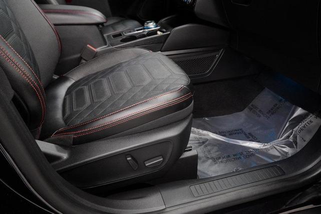 Photo of 2023 AGATE BLACK METALLIC Ford Escape