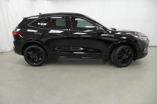 Photo of 2023 AGATE BLACK METALLIC Ford Escape