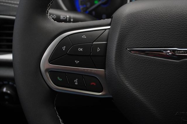 Photo of 2025 Bright White Chrysler Pacifica