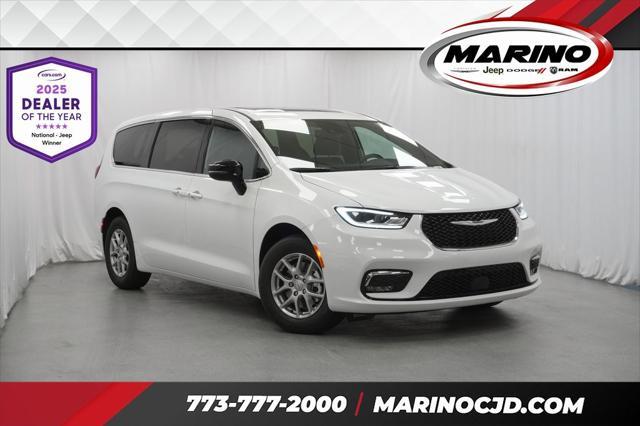 Photo of 2025 Bright White Chrysler Pacifica