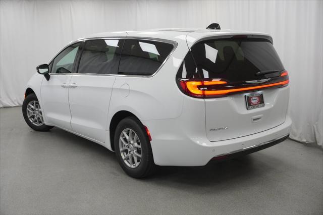 Photo of 2025 Bright White Chrysler Pacifica
