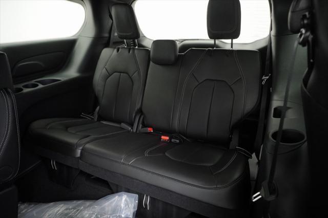 Photo of 2025 Bright White Chrysler Pacifica