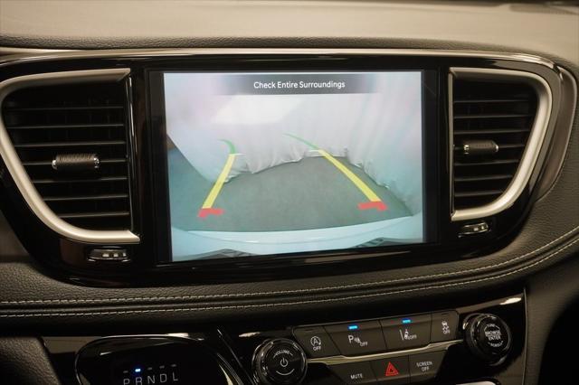 Photo of 2025 Bright White Chrysler Pacifica