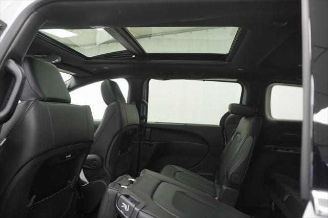 Photo of 2025 Bright White Chrysler Pacifica