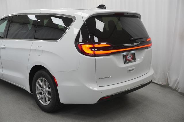 Photo of 2025 Bright White Chrysler Pacifica