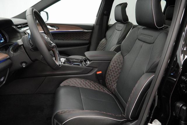 Photo of 2025 Diamond Black Jeep Grand Cherokee L