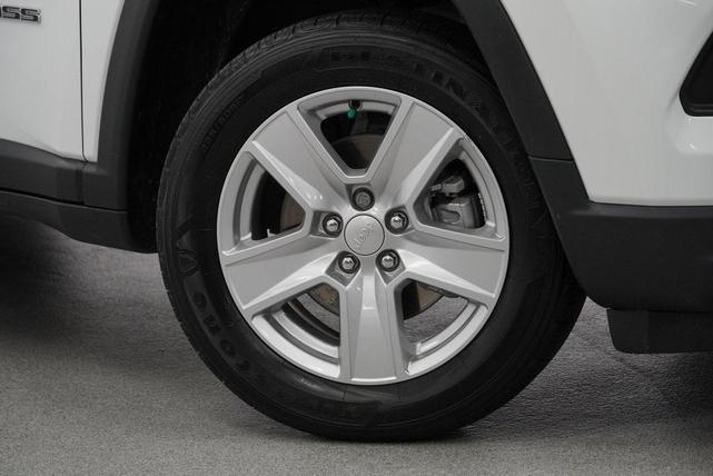Photo of 2022 Bright White Clearcoat Jeep Compass