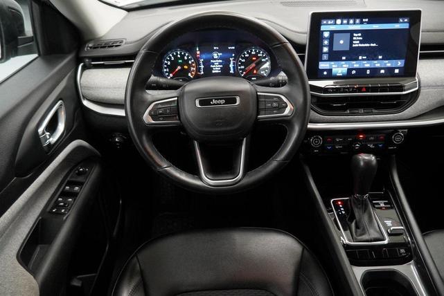 Photo of 2022 Bright White Clearcoat Jeep Compass