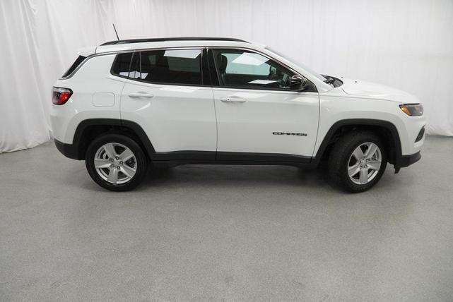 Photo of 2022 Bright White Clearcoat Jeep Compass