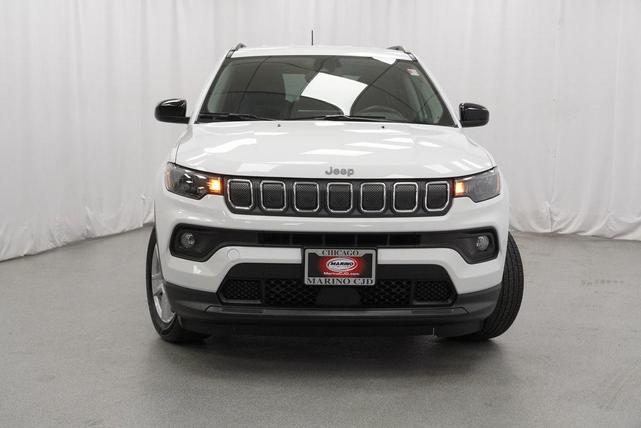 Photo of 2022 Bright White Clearcoat Jeep Compass