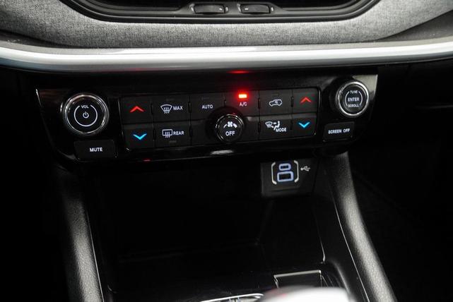 Photo of 2022 Bright White Clearcoat Jeep Compass