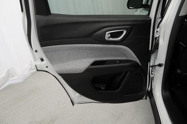 Photo of 2022 Bright White Clearcoat Jeep Compass