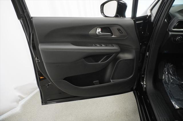 Photo of 2025 Diamond Black Crystal Pearlcoat Chrysler Pacifica