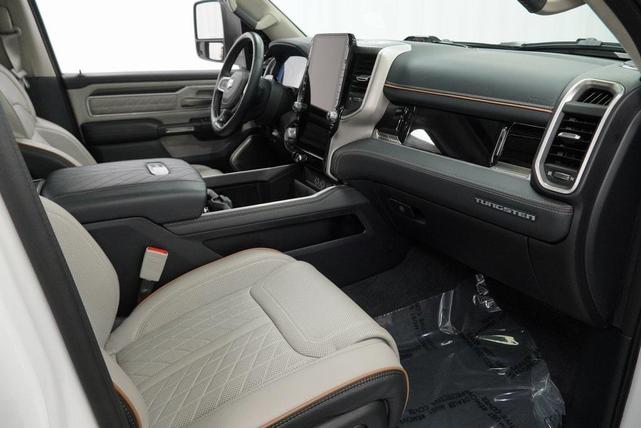 Photo of 2025 Ivory White Tri-Coat Pearlcoat RAM 1500