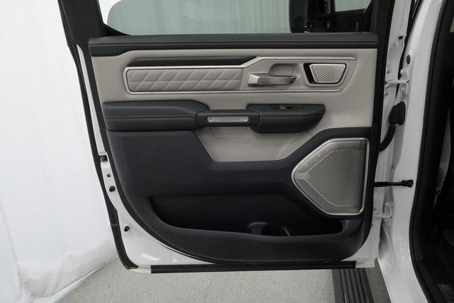 Photo of 2025 Ivory White Tri-Coat Pearlcoat RAM 1500