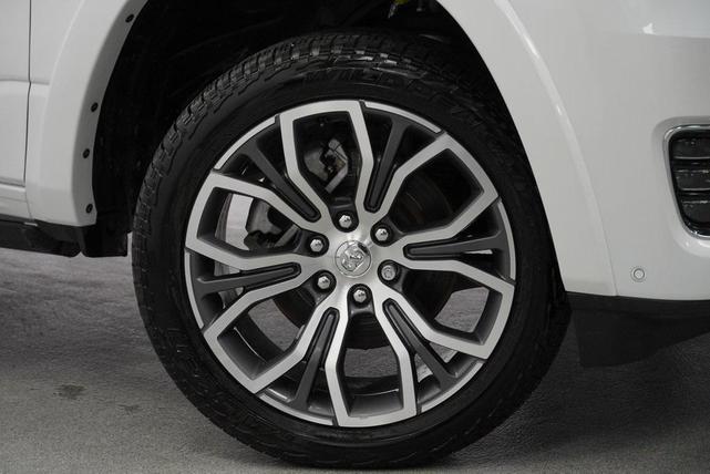Photo of 2025 Ivory White Tri-Coat Pearlcoat RAM 1500