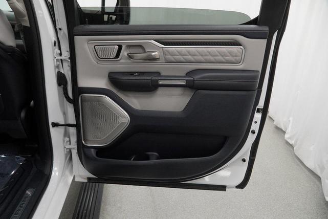 Photo of 2025 Ivory White Tri-Coat Pearlcoat RAM 1500