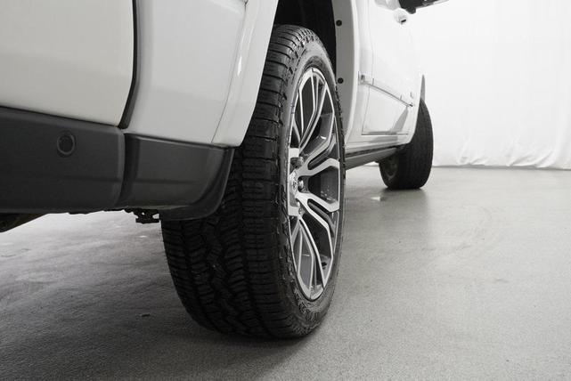 Photo of 2025 Ivory White Tri-Coat Pearlcoat RAM 1500
