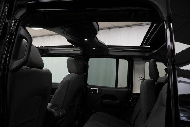 Photo of 2024 Black Clearcoat Jeep Wrangler