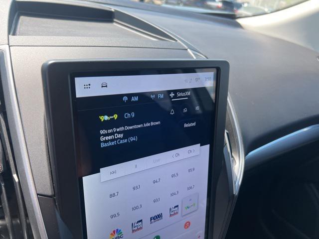 Photo of 2022 Forged Green Metallic Ford Edge